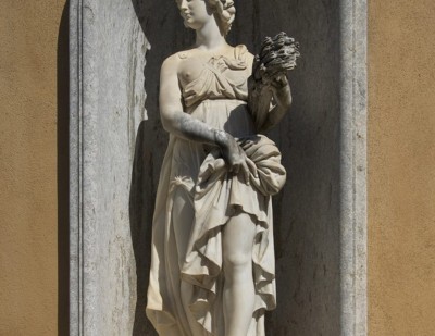 villa testasecca statua
